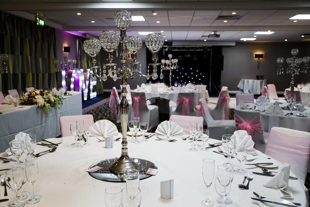 Novotel Stevenage Buitenkant foto