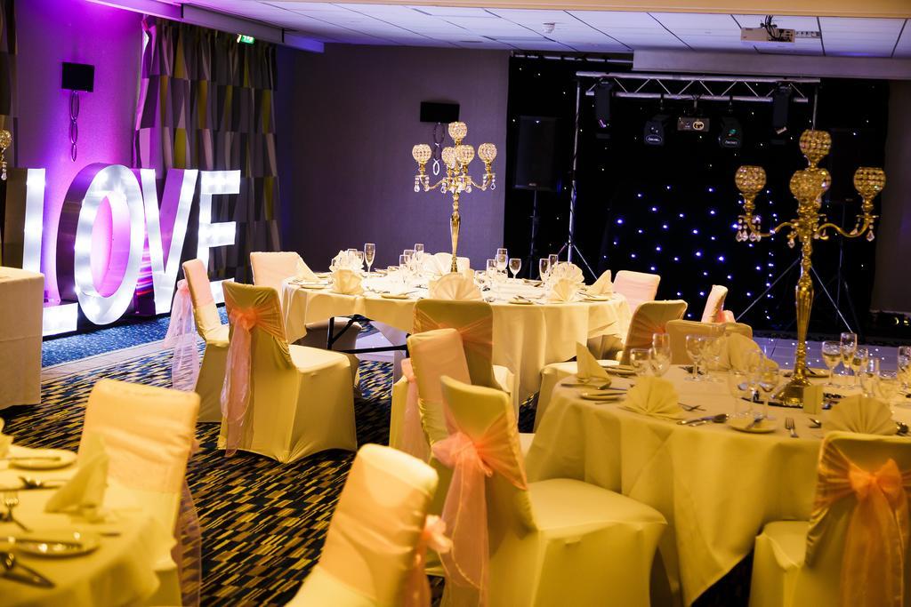Novotel Stevenage Buitenkant foto