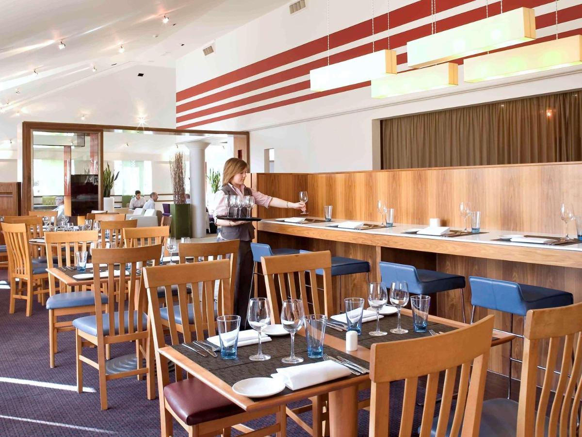 Novotel Stevenage Buitenkant foto